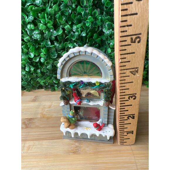 2003 Hallmark CHRISTMAS WINDOW #1 Series KOC Club Exclusive Ornament - Picture 13 of 14